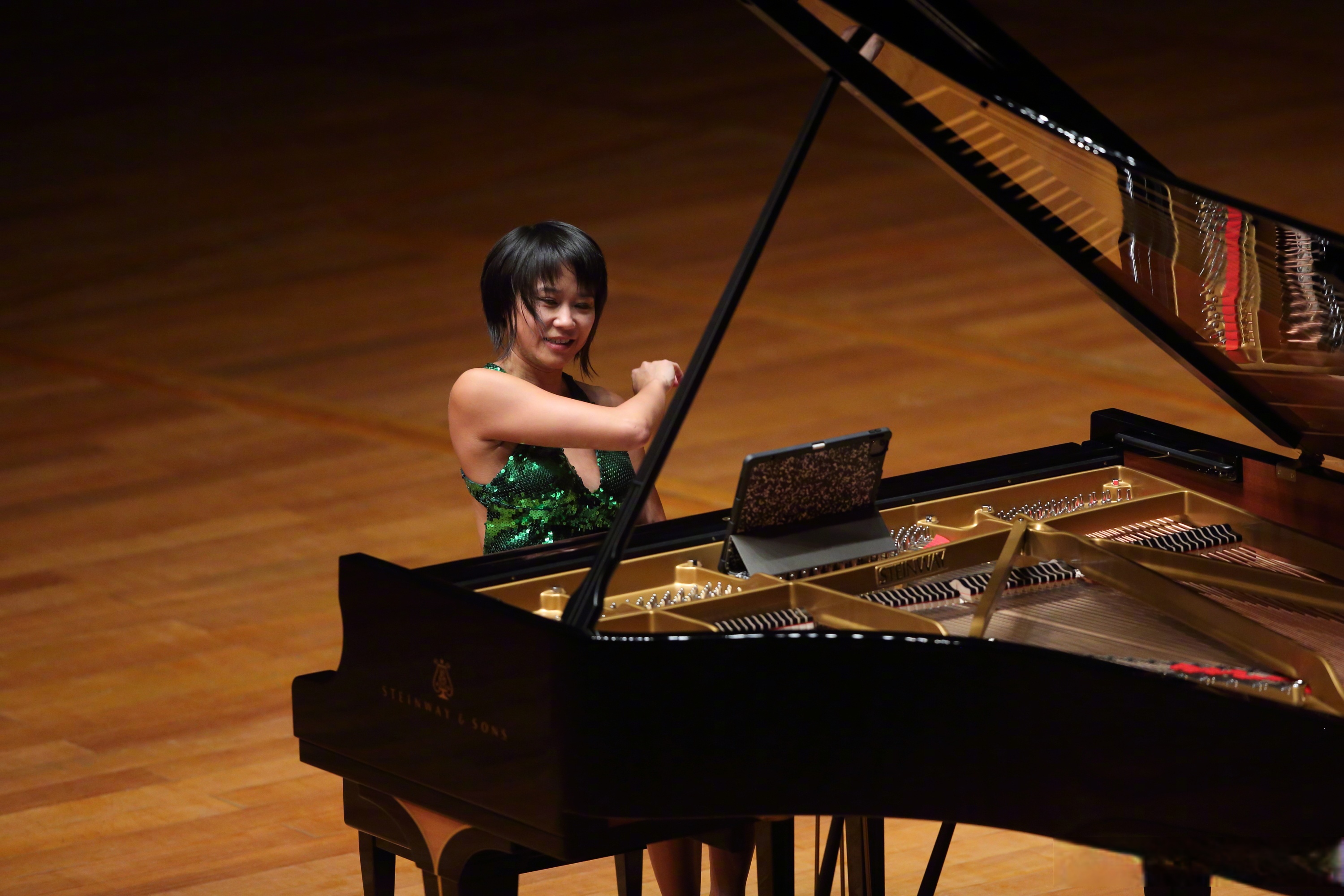 开云-穆古鲁扎迎来十二赛季出色发挥，IG观众热烈欢呼！比赛高潮迭起-开云