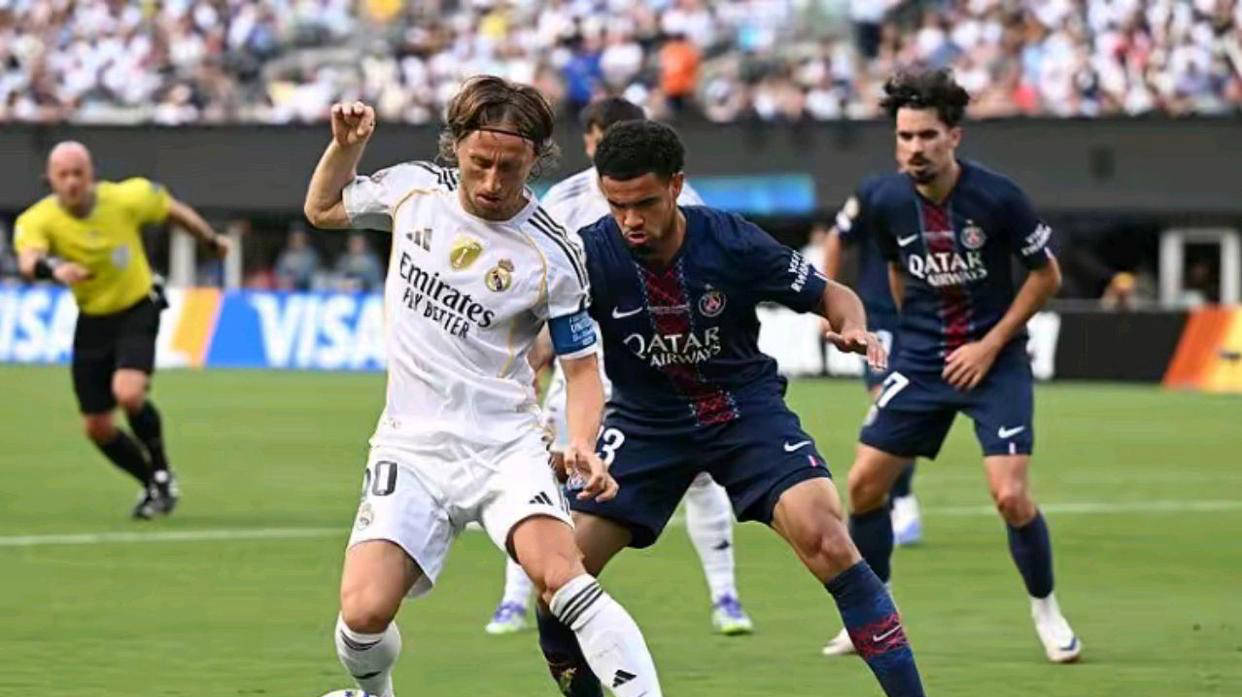 开云-大比分获胜首场状态出色，巴黎圣日耳曼观众沸腾！，詹姆斯重返赛场再创辉煌时刻的简单介绍-开云